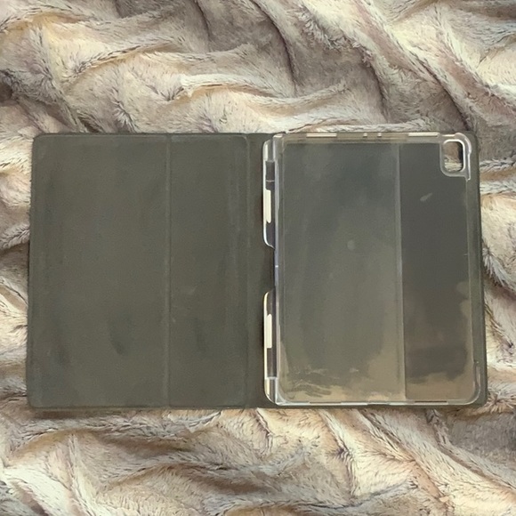 iPad Pro 11 inch case - Picture 2 of 3